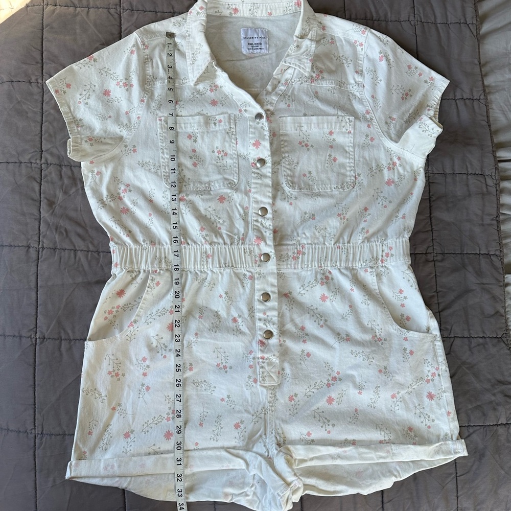 Celebrity Pink plus-sized white denim romper with pink floral print size 3XL - Picture 5 of 9